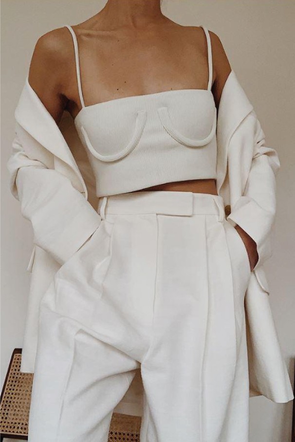 Ideas To Dress In Wide-Leg Trousers for the summer. All white outfit, white trousers, white top and a white jacket.