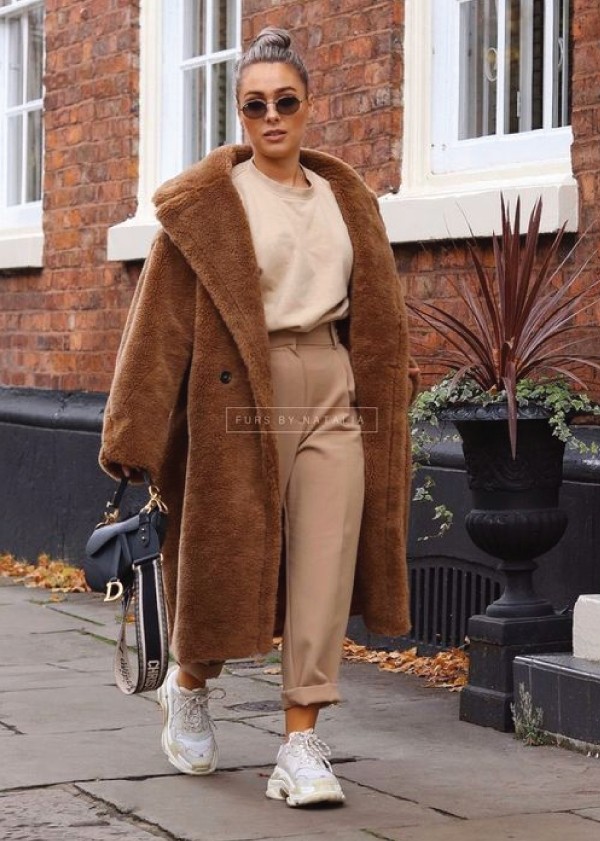 Get Ready For The Cold Days With The Teddy Trend. Brown long jacket.