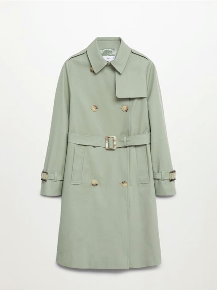 Trends to wear with jeans: long trench coats. Long trench coat from Mango.
