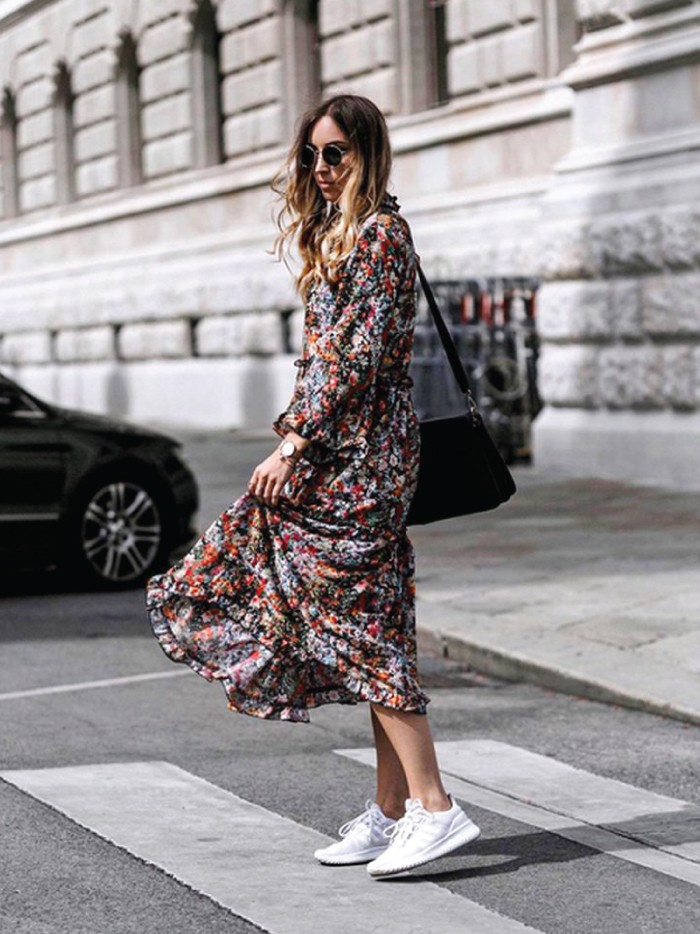 Dress Trends That French Women Are Bringing Back. Long floral dress.