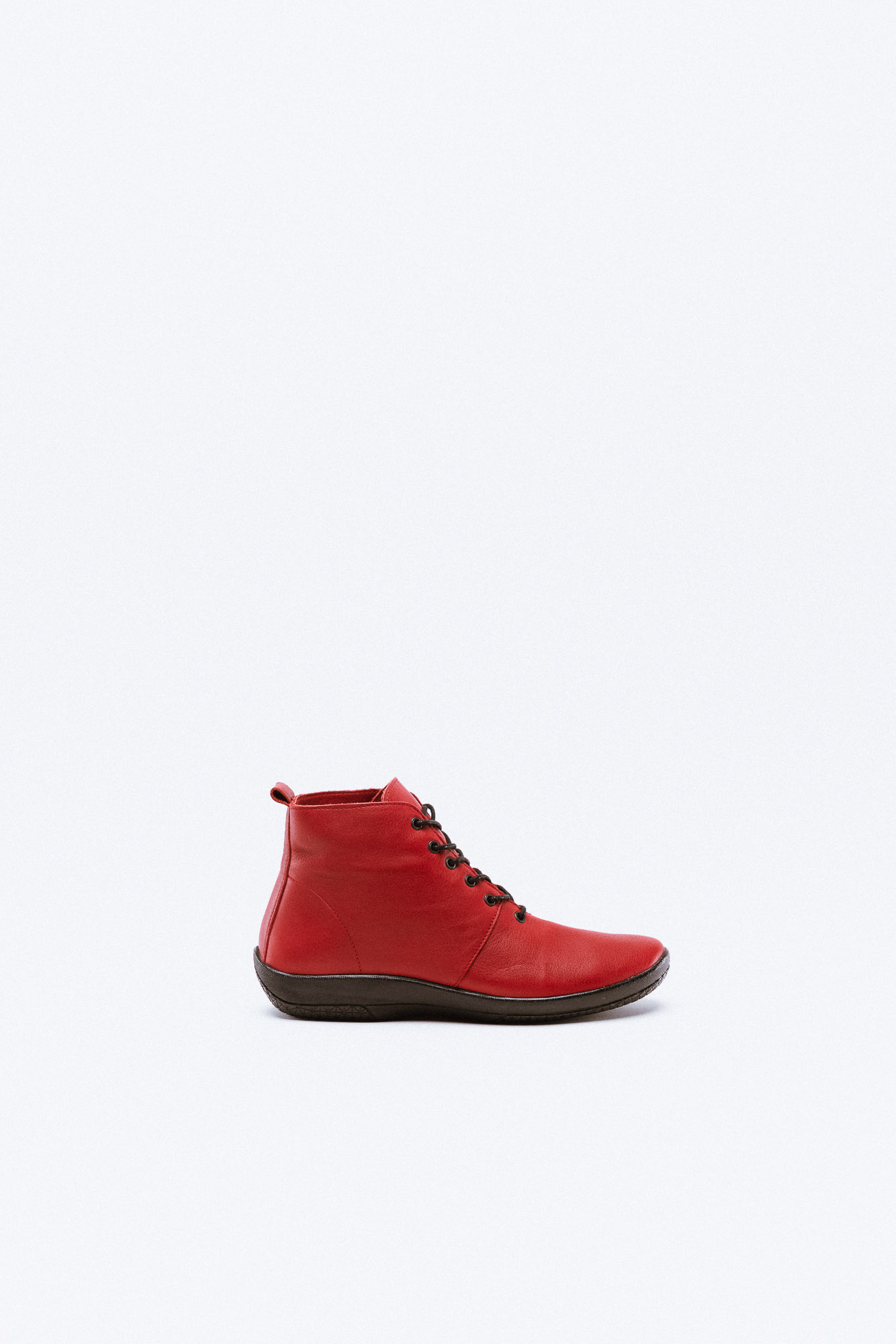Red boot with laces, product specifications.