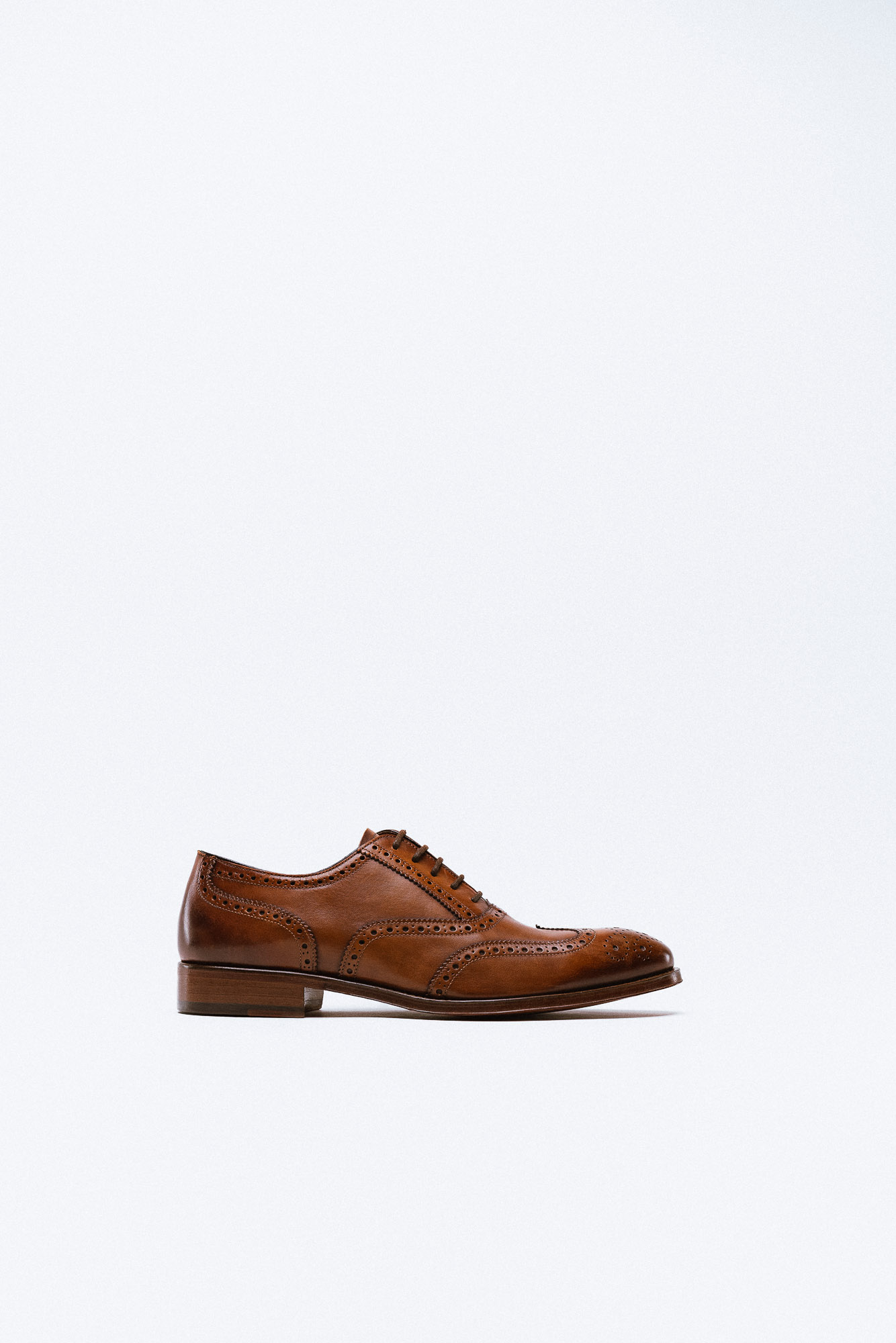 Classic brown shoe, product specifications.